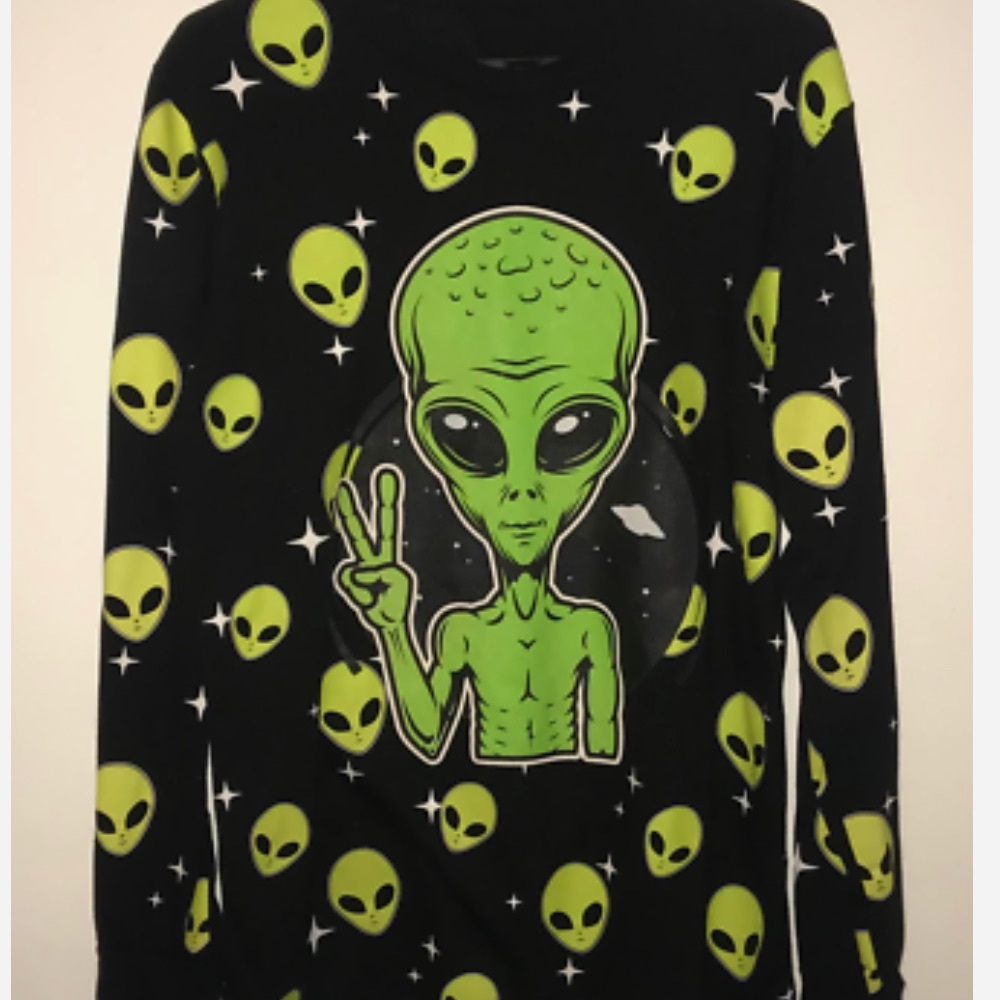 Alien peace sign shirt SIZE MEDIUM Bailey Apparel